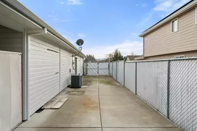 802 Brandon Street, Central Point, OR 97502 - Photo 29