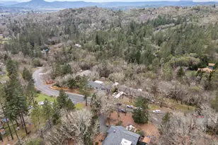 262 Lathrop Ln, Grants Pass, OR 97526 - Photo 33