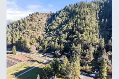 8401 Rogue River Highway, Rogue River, OR 97537 - Photo 15