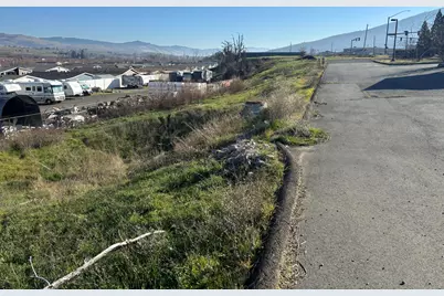 361 S Pacific Hwy, Talent, OR 97540 - Photo 5