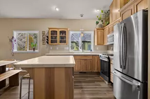 301 SE Springer Ct, Bend, OR 97702 - Photo 11