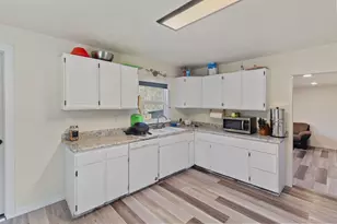 5001 Azalea Dr, Grants Pass, OR 97526 - Photo 7