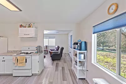 5001 Azalea Drive, Grants Pass, OR 97526 - Photo 9