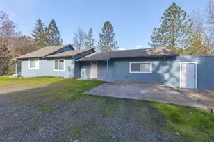 5001 Azalea Dr, Grants Pass, OR 97526 - Photo 3