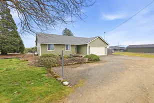 6937 Lakeview Dr, Central Point, OR 97502 - Photo 35