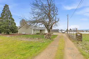 6937 Lakeview Dr, Central Point, OR 97502 - Photo 33