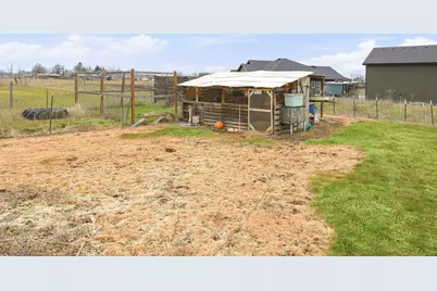 6937 Lakeview Drive, Central Point, OR 97502 - Photo 41