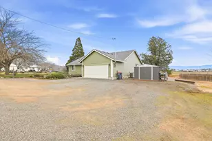 6937 Lakeview Dr, Central Point, OR 97502 - Photo 37