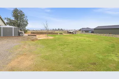 6937 Lakeview Drive, Central Point, OR 97502 - Photo 39
