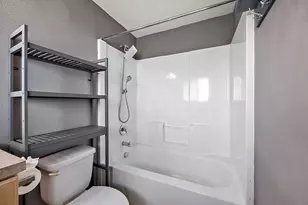 6937 Lakeview Dr, Central Point, OR 97502 - Photo 23