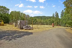 300 Arrowhead Pass, Jacksonville, OR 97530 - Photo 17