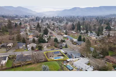 58 SW Western Avenue, Grants Pass, OR 97526 - Photo 39