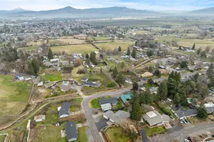 3371 Freeland Rd, Central Point, OR 97502 - Photo 7