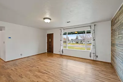 3371 Freeland Road, Central Point, OR 97502 - Photo 7