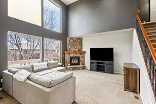 388 NW 29th St, Redmond, OR 97756 - Photo 5