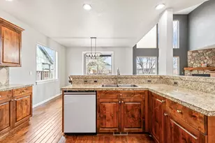 388 NW 29th St, Redmond, OR 97756 - Photo 9