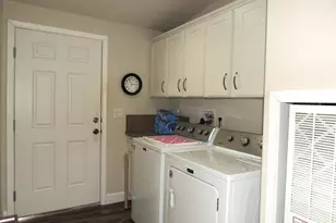 303 Kingsley Dr, Grants Pass, OR 97526 - Photo 31