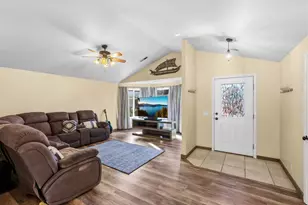 1601 Inverness Dr, Medford, OR 97504 - Photo 3