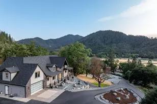 182 Wards Creek Rd, Rogue River, OR 97537 - Photo 3