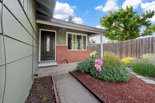 2430 Berkeley St, Klamath Falls, OR 97601 - Photo 3