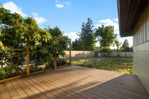 2430 Berkeley St, Klamath Falls, OR 97601 - Photo 17