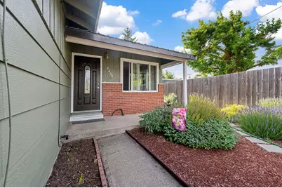 2430 Berkeley Street, Klamath Falls, OR 97601 - Photo 3