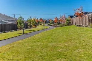 3915 NE Oakside Lp, Bend, OR 97701 - Photo 21