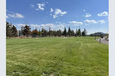 3915 NE Oakside Lp, Bend, OR 97701 - Photo 19