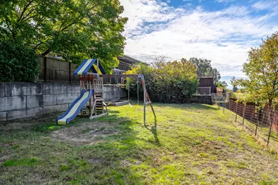 1093 NE Hillcrest Drive, Grants Pass, OR 97526 - Photo 23