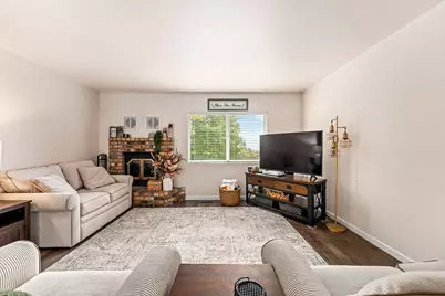 1093 NE Hillcrest Drive, Grants Pass, OR 97526 - Photo 11