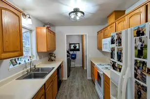 898 Williamson Loop, Grants Pass, OR 97526 - Photo 3