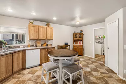 2395 SW Yarrow Creek Drive, Redmond, OR 97756 - Photo 9