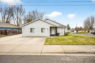 1035 N Keene Way Dr, Medford, OR 97504 - Photo 3