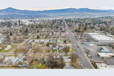 840 W Stewart Avenue, Medford, OR 97501 - Photo 9