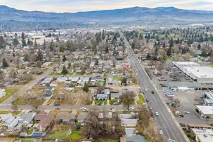 840 W Stewart Ave, Medford, OR 97501 - Photo 9