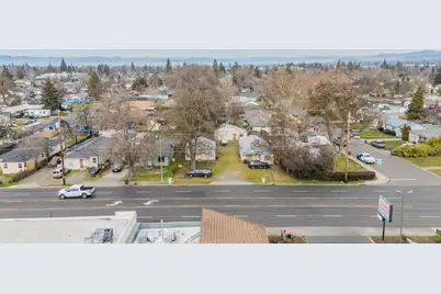 840 W Stewart Avenue, Medford, OR 97501 - Photo 1