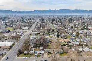 840 W Stewart Ave, Medford, OR 97501 - Photo 17