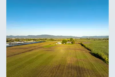 5900 McLoughlin Drive, Central Point, OR 97502 - Photo 3