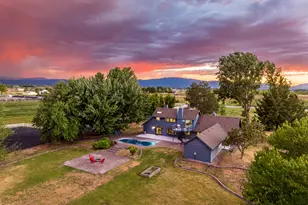 5900 McLoughlin Dr, Central Point, OR 97502 - Photo 1