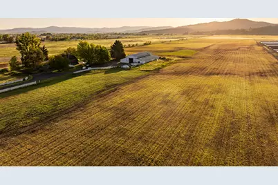 5900 McLoughlin Drive, Central Point, OR 97502 - Photo 5