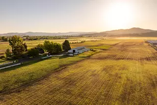 5900 McLoughlin Dr, Central Point, OR 97502 - Photo 5