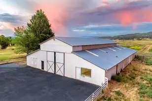 5900 McLoughlin Dr, Central Point, OR 97502 - Photo 7