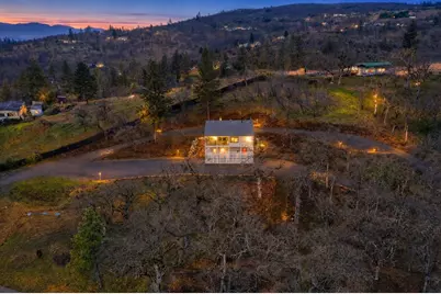 739 W Rolling Hills Drive, Eagle Point, OR 97524 - Photo 1