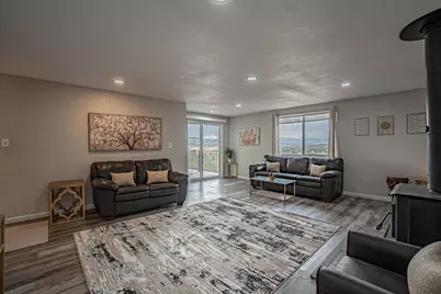 739 W Rolling Hills Drive, Eagle Point, OR 97524 - Photo 9