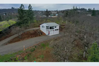 739 W Rolling Hills Drive, Eagle Point, OR 97524 - Photo 3