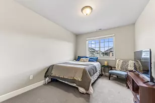 21400 NE Evelyn Pl, Bend, OR 97701 - Photo 23