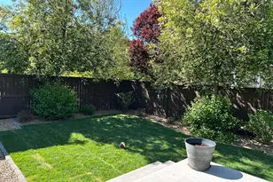 21400 NE Evelyn Pl, Bend, OR 97701 - Photo 25