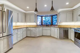 1562 NW Vicksburg Ave, Bend, OR 97703 - Photo 11