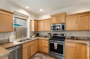 10990 Desert Sky Loop, Redmond, OR 97756 - Photo 9