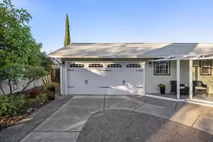 674 Berry Ln, Ashland, OR 97520 - Photo 33